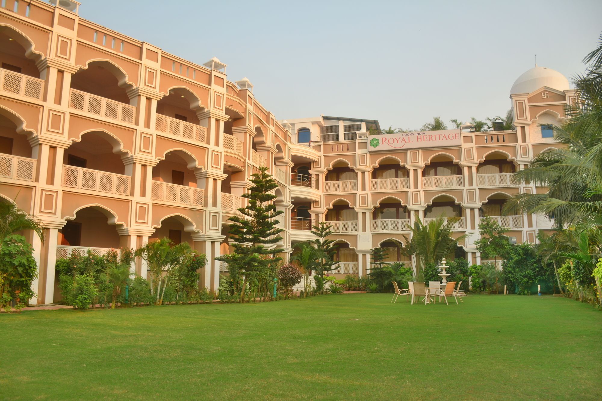 Lucky India Royal Heritage Puri Eksteriør billede